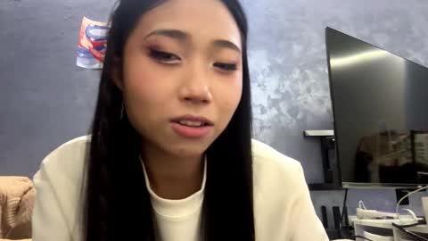 Mia online show from January 19, 7:37 am