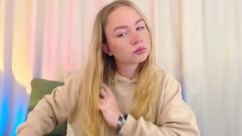 Snapshot of mystic_barbie chatting on September 16, 1:46 am Barbie online show from September 16, 1:46 am