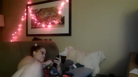 MysticLynn online show from December 7, 4:53 am