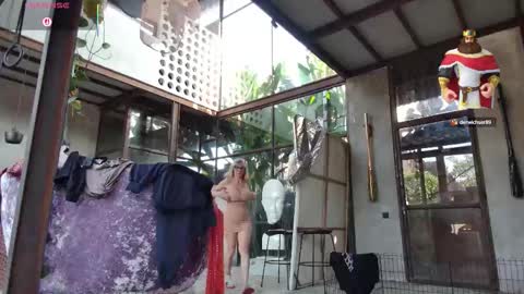 Snapshot of nadyabasinger chatting on October 8, 8:40 am nadyabasinger online show from October 8, 8:40 am