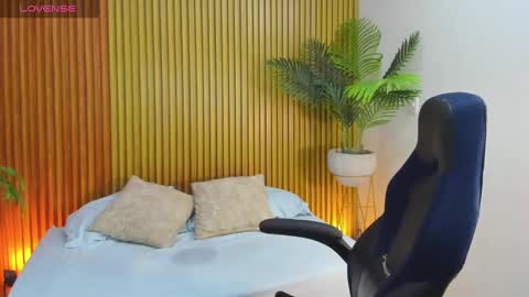 N A H I A online show from September 30, 1:17 pm