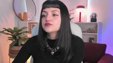 Nahia INDEPENDENT MODEL P online show from February 21, 6:30 pm