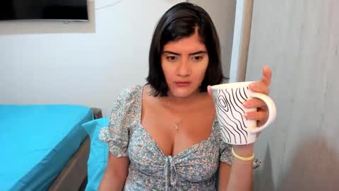 independent model online show from February 3, 2:53 am