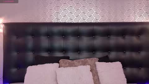 naiaramasson_ online show from March 2, 12:23 pm