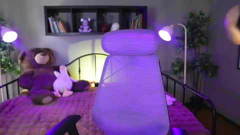 Nanii           online show from October 24, 1:07 pm