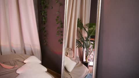 naomi_hotterr online show from June 15, 5:51 am