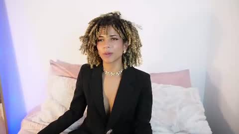 naomidawson online show from June 14, 2:24 am