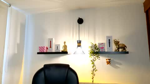 naomy online show from July 24, 8:27 pm