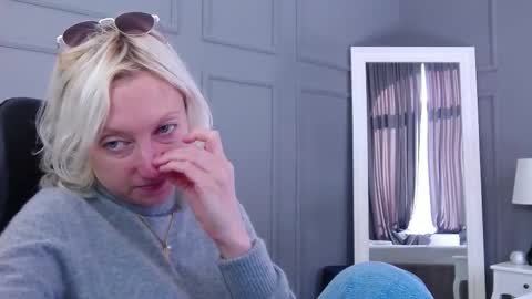 Natalie online show from October 29, 9:35 am