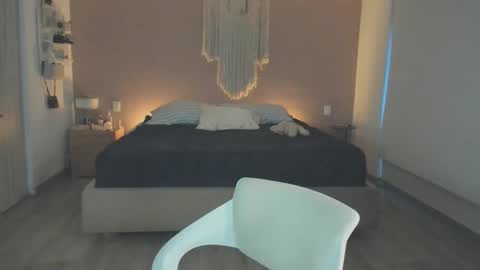 anatalybee online show from April 12, 11:17 pm