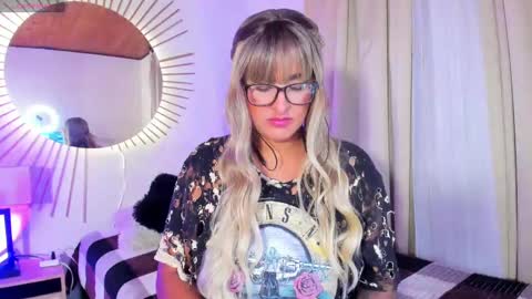 andrea Instagram..natta smithh online show from February 26, 3:25 am