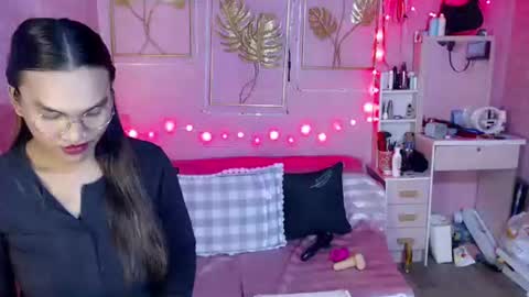 naughty_lorien143 online show from November 30, 12:20 pm