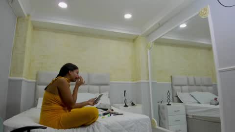 Naxa  Lexi online show from December 3, 12:27 pm