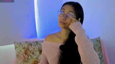 Naye  online show from March 13, 7:04 pm