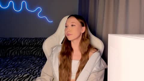 Mina online show from October 22, 1:16 pm