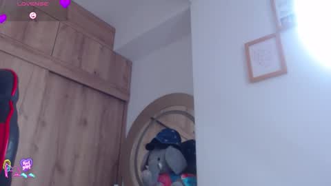 Mia online show from February 20, 8:53 pm