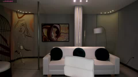 SQUIRTER DOLL    online show from April 3, 7:45 pm