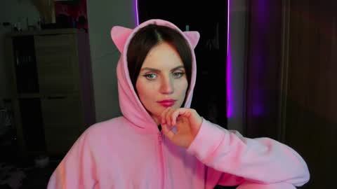 Nicky Weekends online show from February 8, 8:42 pm