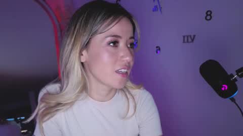 Nicky online show from November 10, 11:55 pm