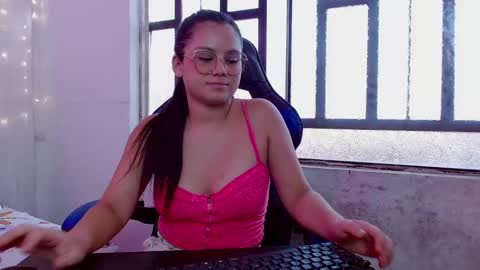 nicol online show from October 3, 8:36 pm