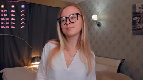 Nicoletta online show from October 21, 5:39 pm