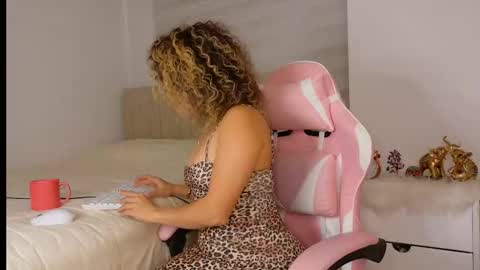 Nicol  online show from February 13, 3:46 pm