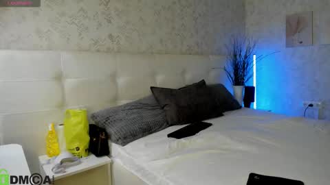 Snapshot of nicole_charm chatting on October 15, 8:33 pm GMT7TueWedThSu 0300am-0900am. Sa 1000am-0400pm online show from October 15, 8:33 pm
