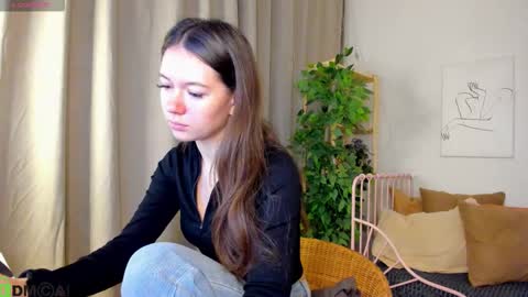 Snapshot of nicole_charm chatting on September 9, 9:58 pm GMT7TueWedThSu 0300am-0900am. Sa 1000am-0400pm online show from September 9, 9:58 pm