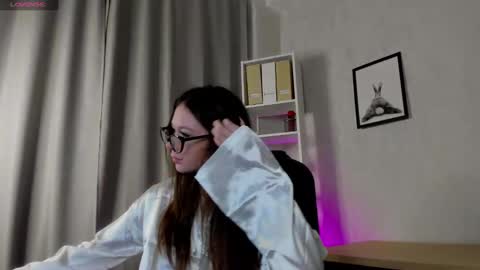 Snapshot of nicole_charm chatting on March 6, 11:20 pm GMT7TueWedThSu 0300am-0900am. Sa 1000am-0400pm online show from March 6, 11:20 pm