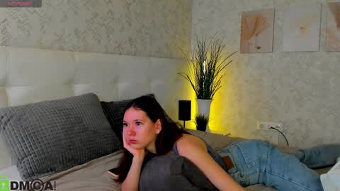 Snapshot of nicole_charm chatting on September 10, 10:21 pm GMT7TueWedThSu 0300am-0900am. Sa 1000am-0400pm online show from September 10, 10:21 pm