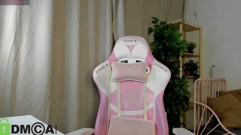 Snapshot of nicole_charm chatting on October 6, 8:24 pm GMT7TueWedThSu 0300am-0900am. Sa 1000am-0400pm online show from October 6, 8:24 pm
