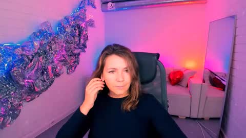 nicolehits online show from October 13, 9:23 am