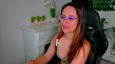 nicoleirisxxx online show from March 10, 6:17 am