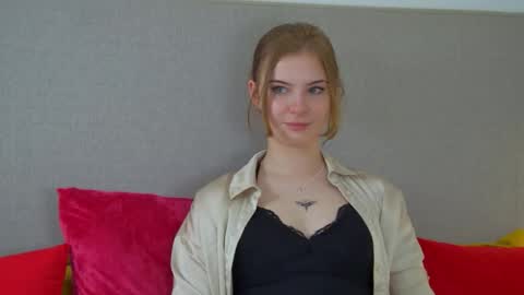 NicoleNorton online show from May 21, 8:45 am