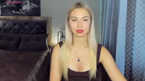 NicoleStunning online show from July 7, 10:41 am