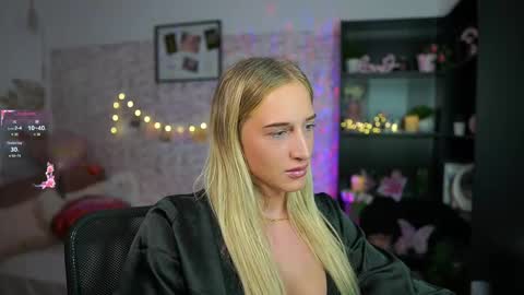 nicolette__shea_ online show from February 14, 9:03 am