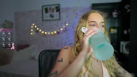 nicolette__shea_ online show from February 17, 1:55 pm