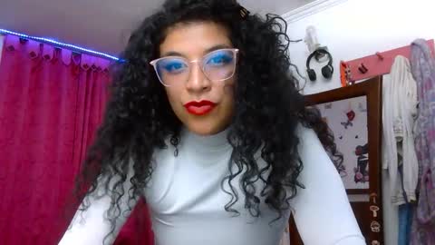 Nicoll Williams online show from December 3, 2:03 am