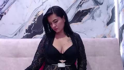 nicolle gomes online show from November 21, 12:01 am