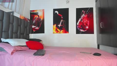 nicolle_hanks1 online show from March 5, 2:51 am