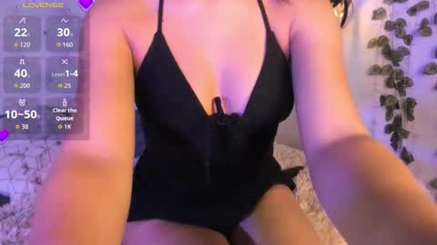 Nicolle online show from March 25, 1:58 pm