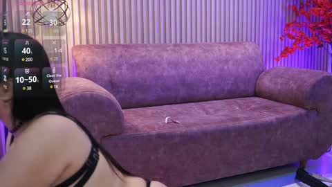 nicooroobin online show from January 15, 11:43 am