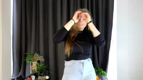 Azalea online show from December 1, 7:45 am