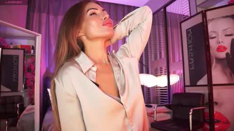 Nikki online show from October 15, 1:57 pm