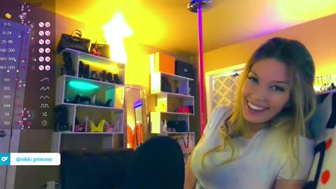 Snapshot of nikkiprincess chatting on December 19, 1:18 am Schedule IN BIO online show from December 19, 1:18 am