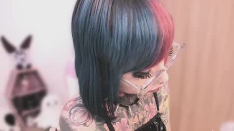 Snapshot of nikkiramone chatting on October 17, 10:35 pm Nikki Ramone online show from October 17, 10:35 pm