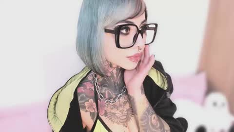 Snapshot of nikkiramone chatting on October 9, 11:31 pm Nikki Ramone online show from October 9, 11:31 pm