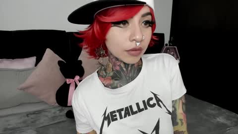Snapshot of nikkiramone chatting on December 20, 9:11 am Nikki Ramone online show from December 20, 9:11 am