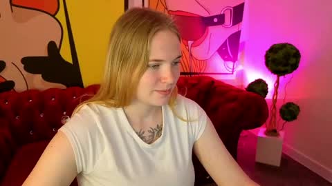 nikkyreyyy online show from June 7, 5:47 am