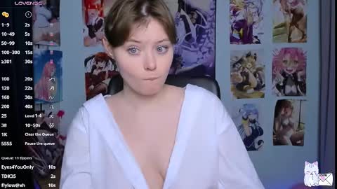 Snapshot of nikol_kitt chatting on February 18, 6:04 am Little Niko  Help me reach my goals online show from February 18, 6:04 am